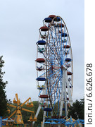 Колесо обозрений, парк "Зеленый остров" Черкесск (2014 год). Редакционное фото, фотограф Алексей Сварцов / Фотобанк Лори