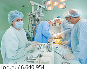 surgeons team at cardiac surgery operation. Стоковое фото, фотограф Дмитрий Калиновский / Фотобанк Лори
