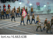 Солдаты и офицеры Первой мировой войны (реконструкция) на военно-музыкальном фестивале Спасская башня на Красной площади в Москве. Репортаж (2014 год). Редакционное фото, фотограф Pukhov K / Фотобанк Лори