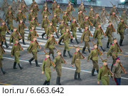 Солдаты и офицеры Первой мировой войны (реконструкция) на военно-музыкальном фестивале Спасская башня на Красной площади в Москве. Репортаж (2014 год). Редакционное фото, фотограф Pukhov K / Фотобанк Лори