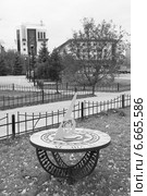 Арт-объект "Солнечные часы" в Тюмени. Сибирь (2014 год). Редакционное фото, фотограф Валерий Акулич / Фотобанк Лори