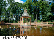 Боскет "Менажерийный пруд" (1720 г., по чертежам Яна Роозена; восстановлен в 2011 г.) в Летнем саду, Санкт-Петербург, Россия (2014 год). Редакционное фото, фотограф Виктория Фрадкина / Фотобанк Лори