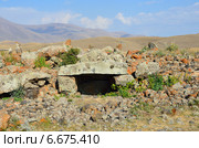 Армения, дольмен в Караунже, бронзовый век (2014 год). Стоковое фото, фотограф Овчинникова Ирина / Фотобанк Лори
