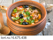 Традиционный русский мясной суп - солянка. Стоковое фото, фотограф Марина Сапрунова / Фотобанк Лори