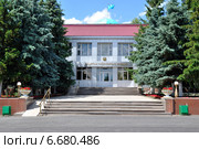 Акимат в селе Саумалколь (Володаровка). Республика Казахстан (2014 год). Стоковое фото, фотограф Александр Тараканов / Фотобанк Лори