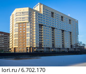 Коммунарка, ТиНАО. Новостройка в Новой Москве возле замерзшего водоема (2014 год). Стоковое фото, фотограф Алексей Голубович / Фотобанк Лори