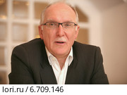 Пресс-конференция яхтсмена, пятикратного призёра Олимпийских игр Роберта Шайдта. Приняли участие  президент Федерации парусного спорта России Владимир Силкин и  издатель журнала "Yacht Russia" (2014 год). Редакционное фото, фотограф Александр С. Курбатов / Фотобанк Лори
