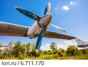 Турбина старого самолета на фоне голубого неба. Редакционное фото, фотограф FotograFF / Фотобанк Лори