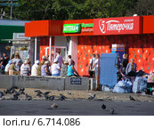 Универсам "Пятерочка" на Уральской улице в Москве (2014 год). Редакционное фото, фотограф lana1501 / Фотобанк Лори