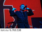 Выступление Глеба Самойлова и The Matrixx на фестивале "Наши в городе" в СК "Юбилейный". 21 мая 2010 год. Редакционное фото, фотограф Ольга Визави / Фотобанк Лори