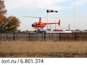 Вертолет авиалесохраны идет на посадку (2012 год). Редакционное фото, фотограф Марина Орлова / Фотобанк Лори