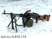 7,62-мм пулемет Калашникова ПКМ на снегу (2006 год). Редакционное фото, фотограф Сергей Попсуевич / Фотобанк Лори