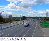 Плотное движени на МКАД в районе Гольяново (2012 год). Редакционное фото, фотограф lana1501 / Фотобанк Лори