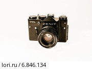 Зеркальная плёночная фотокамера советского производства "Зенит-ТТЛ" с объективом "Гелиос-44М" (2014 год). Редакционное фото, фотограф Владимир Устенко / Фотобанк Лори