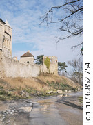 Замок Лихтенштейн (Burg Liechtenstein) на краю Венского леса к югу от Вены. Австрия (2014 год). Стоковое фото, фотограф stargal / Фотобанк Лори