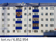 Улучшенный фасад типовой пятиэтажки (2014 год). Редакционное фото, фотограф Анатолий Матвейчук / Фотобанк Лори