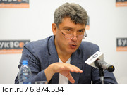 Борис Немцов, российский политик (2013 год). Редакционное фото, фотограф Галина Попова / Фотобанк Лори