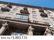 Московский пр., 172к3 Архитекторы: Журавлев Б. Н. Кац А. Д. Год постройки: 1953 Стиль: Сталинский неоклассицизм (2011 год). Стоковое фото, фотограф Ольга Визави / Фотобанк Лори