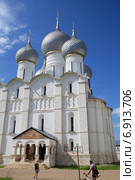 Ростов Великий. Ростовский кремль. Успенский собор (2014 год). Редакционное фото, фотограф Яна Королёва / Фотобанк Лори