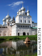 Церкви Ростовского кремля. Россия (2014 год). Редакционное фото, фотограф Яна Королёва / Фотобанк Лори