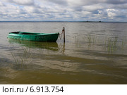 Лодка на озере Неро (2014 год). Редакционное фото, фотограф Яна Королёва / Фотобанк Лори