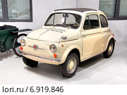 Fiat 500 (2014 год). Редакционное фото, фотограф Art Konovalov / Фотобанк Лори