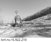 Старый надгробный камень с крестом. Стоковое фото, фотограф Корнилова Светлана / Фотобанк Лори