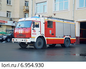 Пожарный автомобиль-автоцистерна Rosenbauer КамАЗ 43253 АЦ-3,2-40/4 (AT-TLF) около пожарного депо у метро "Сокол" (2015 год). Редакционное фото, фотограф Александр Замараев / Фотобанк Лори