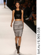 NEW YORK, NY - SEPTEMBER 05: A model walks the runway at the Project Runway (Alexander Knox) show during MBFW Spring 2015 at Lincoln Center on September 5, 2014 in NYC. Редакционное фото, фотограф Anton Oparin / Фотобанк Лори