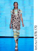 NEW YORK, NY - SEPTEMBER 07: Model Stav Strashko walk the runway at DKNY during Mercedes-Benz Fashion Week Spring 2015 at 547 West 26th Street on September 7, 2014 in NYC. Редакционное фото, фотограф Anton Oparin / Фотобанк Лори