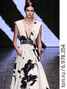 NEW YORK, NY - SEPTEMBER 08: Model Vanessa Moody walk the runway at Donna Karan New York during MBFW Spring 2015 at 547 West 26th Street on September 8, 2014 in NYC. Редакционное фото, фотограф Anton Oparin / Фотобанк Лори