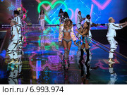 LONDON, ENGLAND - DECEMBER 02: Singer Ariana Grande performs as model Bregje Heinen walk the runway at the annual Victoria's Secret fashion show on December 2, 2014 in London, England. Редакционное фото, фотограф Anton Oparin / Фотобанк Лори