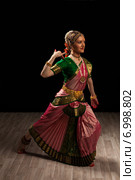 Beautiful girl dancer of Indian classical dance Bharatanatyam. Стоковое фото, агентство Ingram Publishing / Фотобанк Лори