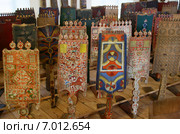 Русские расписные и резные ручные прялки. Экспозиция "Побеждая время", Спасо-Евфимиев монастырь. Город Суздаль (2014 год). Редакционное фото, фотограф Щеголева Ольга / Фотобанк Лори