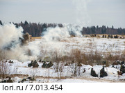 Реконструкция боя, произошедшего в декабре 1941 года у деревни Лызлово в Рузском районе Подмосковья. Фестиваль «Контрнаступление», посвященный битве за Москву. (2014 год). Редакционное фото, фотограф Ольга Аксёнова / Фотобанк Лори