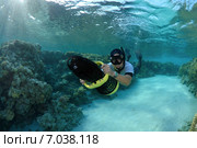 Фридайвер плывет на подводном скутере, Красное море, Египет. Стоковое фото, фотограф Некрасов Андрей / Фотобанк Лори