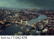 Аэрофотоснимок Тауэрского моста на закате, Лондон (2014 год). Стоковое фото, фотограф Iakov Kalinin / Фотобанк Лори