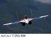 МиГ-29ОВТ с изменяемым вектором тяги на фоне земли.  Съёмка с воздуха. (2005 год). Редакционное фото, фотограф Михеев Алексей / Фотобанк Лори