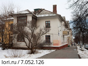 Старый двухэтажный дом на Свято-Троицком бульваре в Белгороде (2015 год). Стоковое фото, фотограф Галина Лукьяненко / Фотобанк Лори