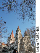 Церковь Святого Франциска Ассизского ( Franz Von Assisi Kirche) на Мексиканской площади ( Mexikoplatz) в Вене. Австрия (2014 год). Стоковое фото, фотограф stargal / Фотобанк Лори