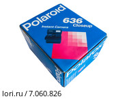 Коробка фотоаппарата одноступенного фотопроцесса Polaroid 636 Closeup на белом фоне (2015 год). Редакционное фото, фотограф Владимир Сергеев / Фотобанк Лори