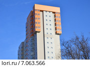 22-этажный панельный разноуровневый дом. Улица Грекова, 22. Москва (2015 год). Стоковое фото, фотограф lana1501 / Фотобанк Лори