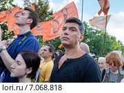 Лидер движения "Солидарность" - Борис Немцов на ситинге "В поддержку узников 6 мая» в Новопушкинском сквере, Москва (2012 год). Редакционное фото, фотограф Николай Винокуров / Фотобанк Лори