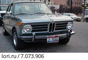 Старинный автомобиль BMW на улице города Бойсе, штат Айдахо, США (2013 год). Редакционное фото, фотограф Алексей Кокоулин / Фотобанк Лори