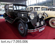 Выставка ретро-автомобилей в парке Сокольники. Кадиллак 353 - американский автомобиль 1930 года выпуска (2015 год). Редакционное фото, фотограф Наталья Волкова / Фотобанк Лори