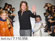 NEW YORK, NY - OCTOBER 18: Designer Amy Wismar walks the runway with models during the Oil & Water preview at petitePARADE / Kids Fashion Week at Bathhouse Studios on October 18, 2014 in New York City. Редакционное фото, фотограф Anton Oparin / Фотобанк Лори
