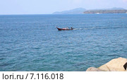 Моторная лодка в заливе Андаманского моря (2015 год). Стоковое видео, видеограф Александр Романов / Фотобанк Лори