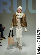 NEW YORK, NY - OCTOBER 19: A model walks the runway during the Ruum preview at petitePARADE / Kids Fashion Week at Bathhouse Studios on October 19, 2014 in New York City. Редакционное фото, фотограф Anton Oparin / Фотобанк Лори