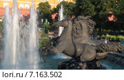Фонтан с конями "Гейзер" в Александровском саду в Москве (2014 год). Редакционное видео, видеограф Сергей Соболев / Фотобанк Лори