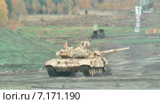 Модернизированный танк Т-90С в действии (2015 год). Редакционное видео, видеограф Сергей Буторин / Фотобанк Лори